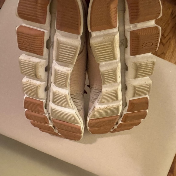 On Running Sand and Brown Sneakers - Picture 5 of 6